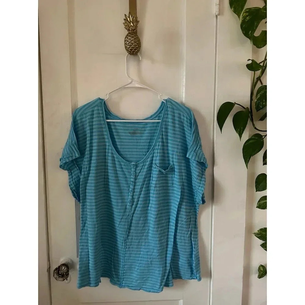 Lane Bryant Women’s size 26 / 28 blue striped shirt